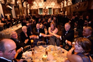 上圖 :蘇格蘭雙耳酒杯執杯者授勳典禮後的晚宴, 現場氣氛熱烈 , 展現蘇格蘭威士忌行業”樂於分享”的特色 !!