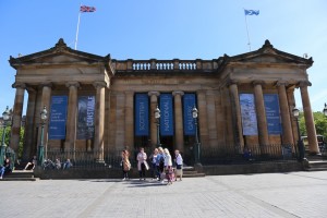 位於愛丁堡市中心的 ” 蘇格蘭國家畫廊  “( Scottish National Gallery )