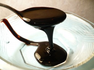 黑糖蜜 Blackstrap molasses (Credit: By Badagnani - Own work, CC BY 3.0, https://commons.wikimedia.org/w/index.php?curid=4129522)